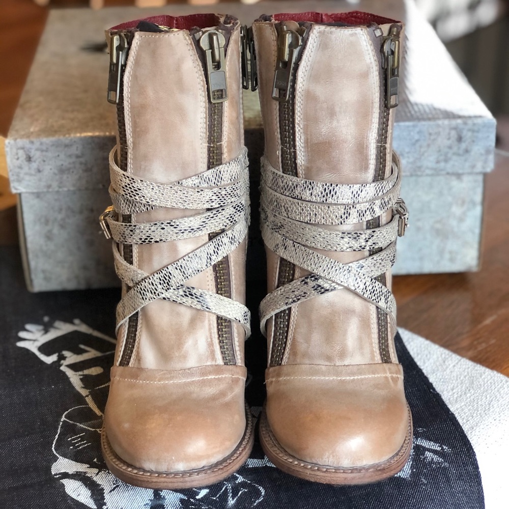 BNIB Freebird Balboa Booties- Ice Beige Size 9